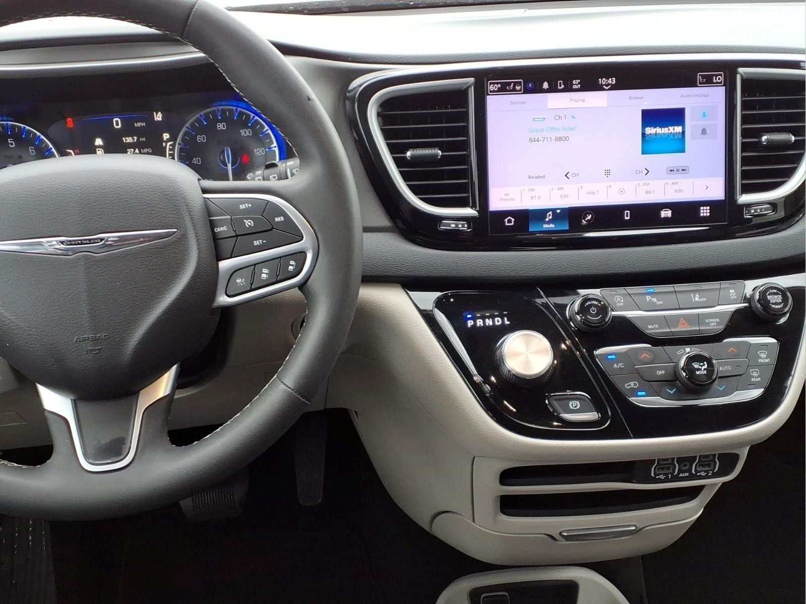 Used 2023 Chrysler Pacifica Touring-L FWD image 5