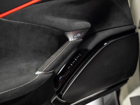 Used 2022 Ferrari Roma image 64