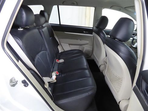 Used 2010 Subaru Outback 3.6R Premium image 29