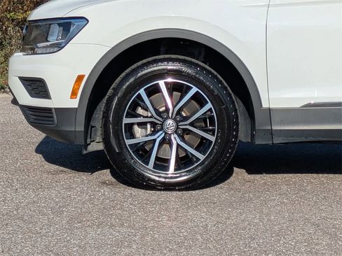 Used 2021 Volkswagen Tiguan SE w/ Panoramic Sunroof Package image 10