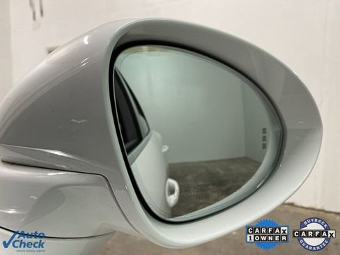 Used 2022 Porsche Cayenne w/ Premium Package image 86