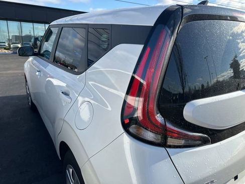 Used 2025 Kia Soul LX image 8