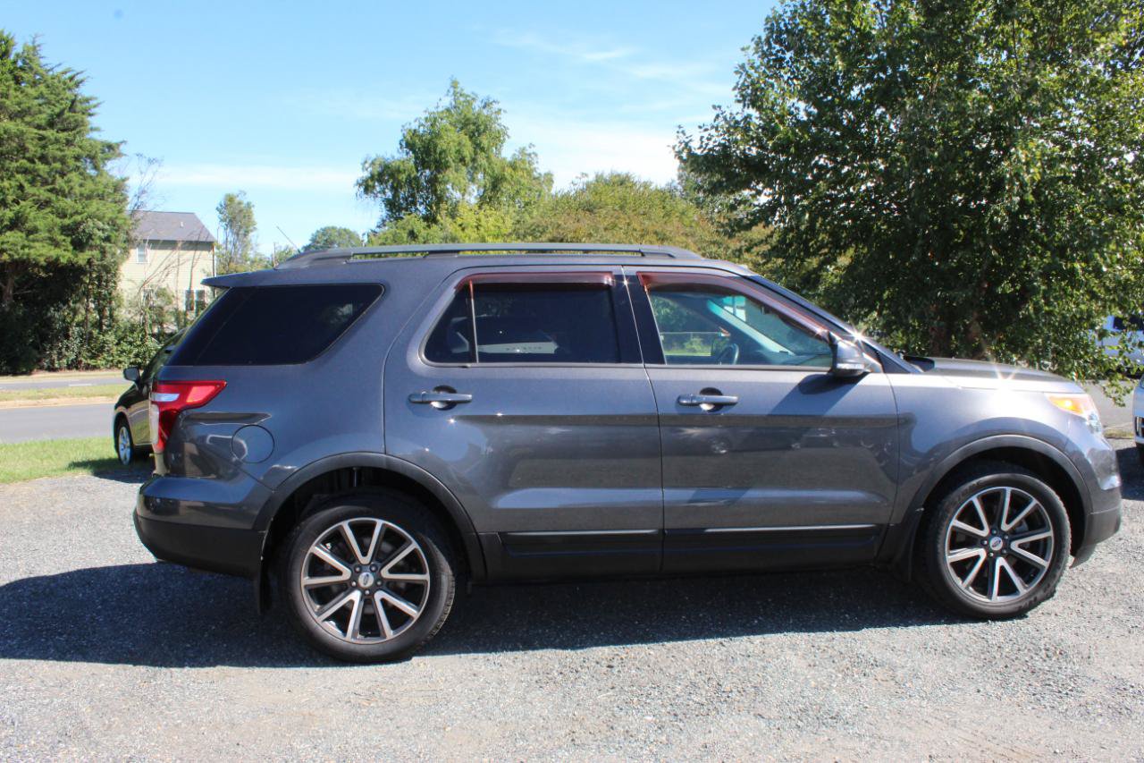 Used 2015 Ford Explorer XLT w/ Equipment Group 202A AWD/4WD image 8