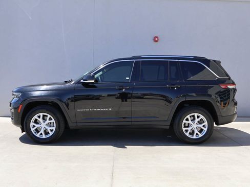Used 2023 Jeep Grand Cherokee Limited AWD/4WD image 2