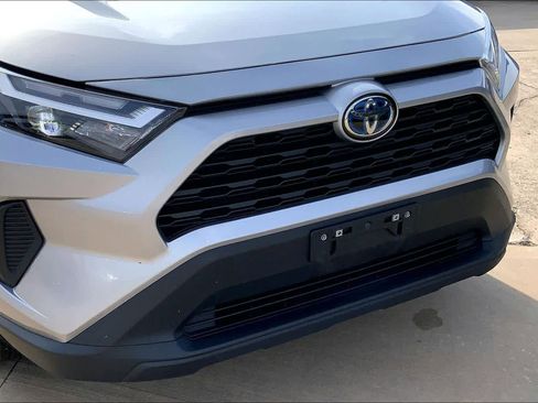 Used 2022 Toyota RAV4 XLE AWD/4WD image 29
