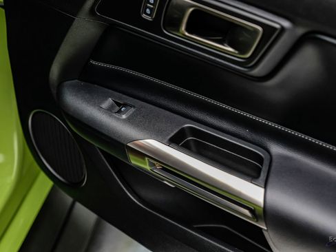 Used 2020 Ford Mustang Shelby GT500 w/ Technology Package image 96