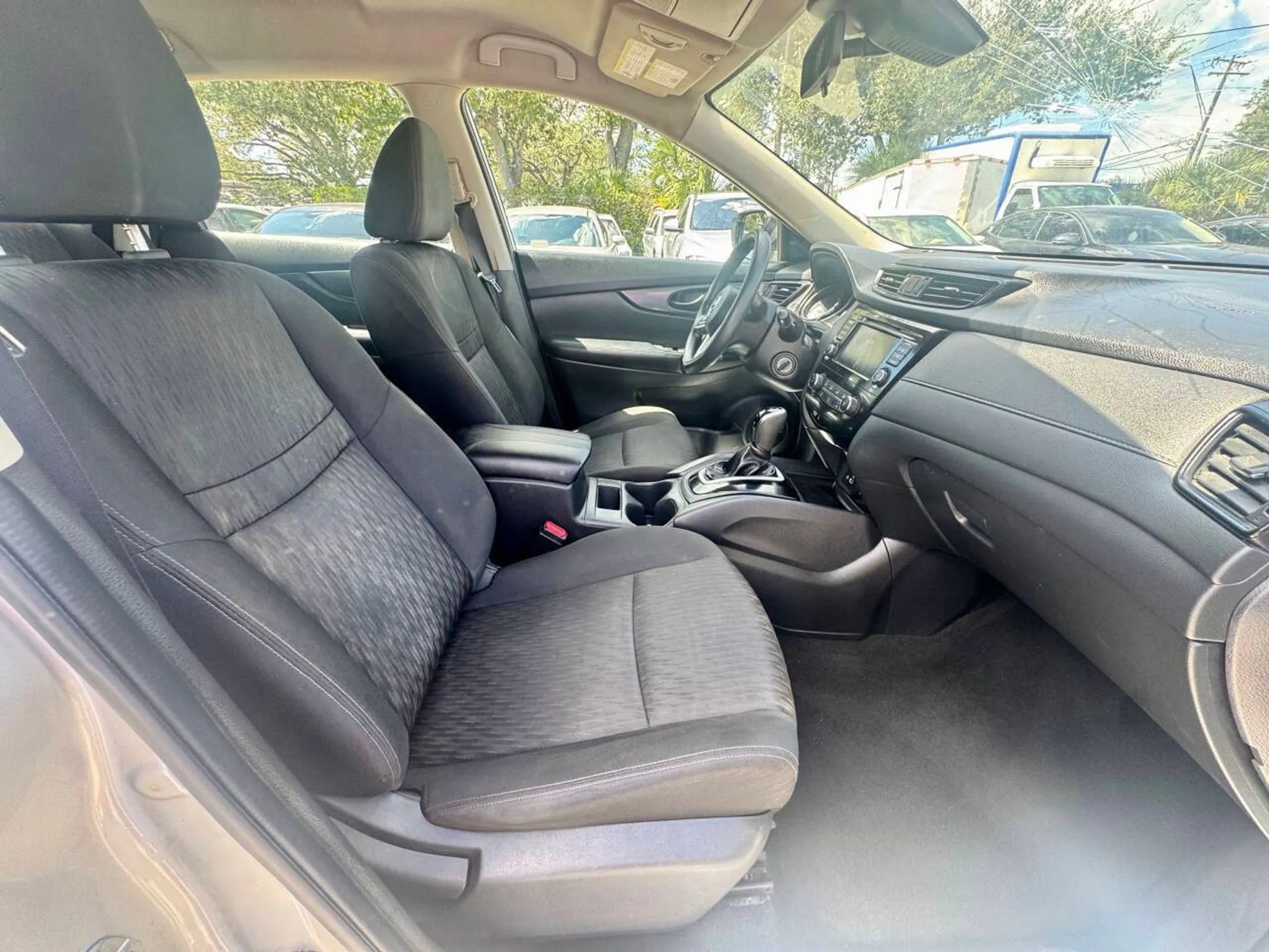 Used 2020 Nissan Rogue S FWD image 15