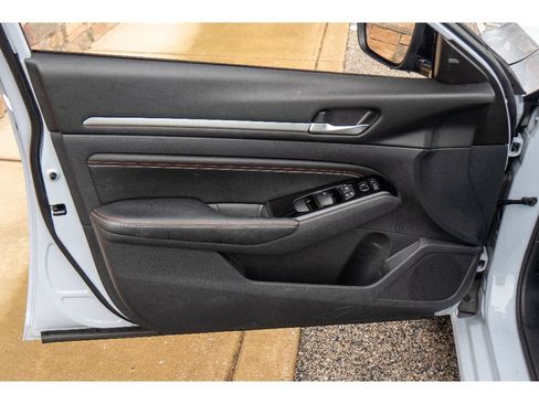 Used 2023 Nissan Altima 2.5 SR w/ SR Premium Package AWD/4WD image 10