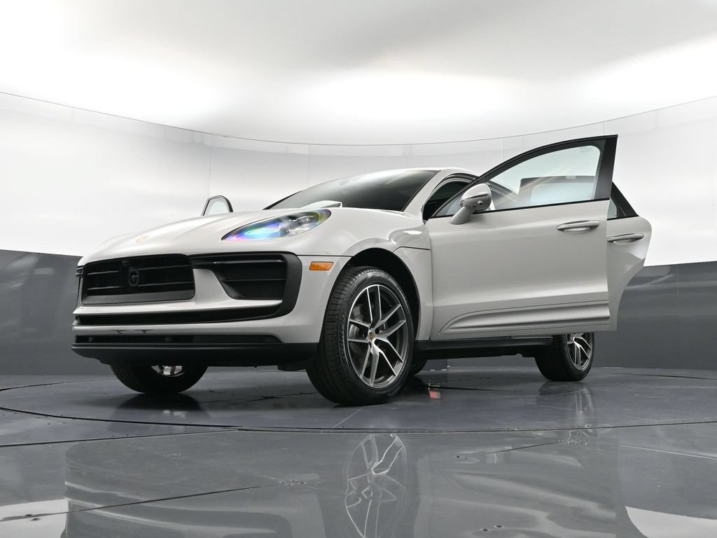 Certified 2026 Porsche Macan AWD/4WD image 39