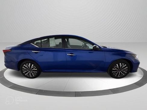 Used 2025 Nissan Altima 2.5 SV FWD image 9