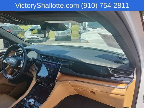 Used 2025 Jeep Grand Cherokee L Summit AWD/4WD image 37
