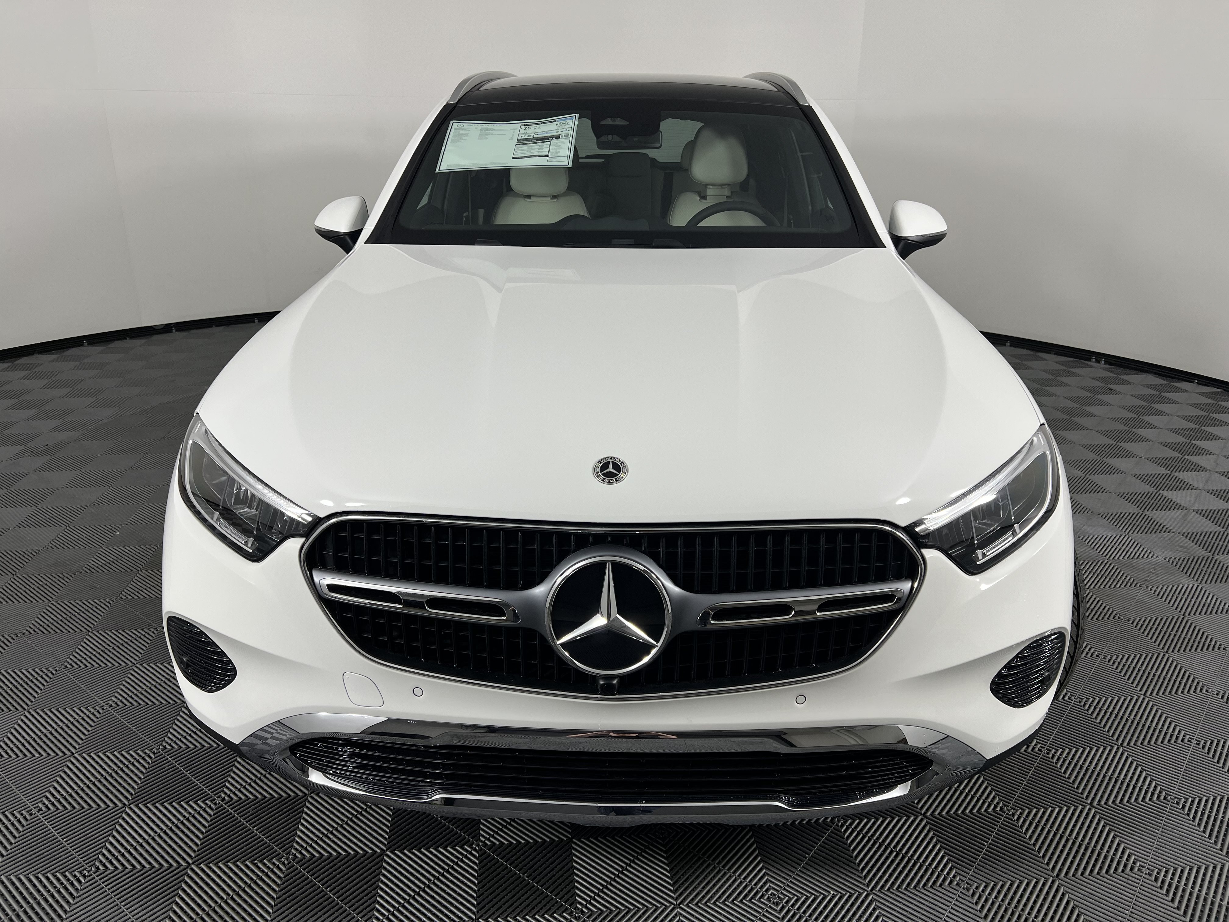 Used 2026 Mercedes-Benz GLC 300 4MATIC image 4