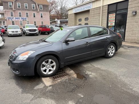 Used 2008 Nissan Altima 3.5 SL w/ Emergency Aid Pkg image 4