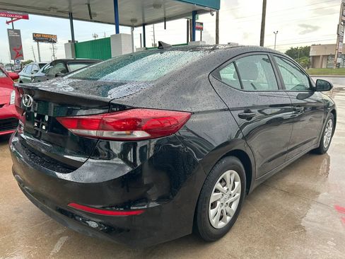Used 2017 Hyundai Elantra SE FWD image 5