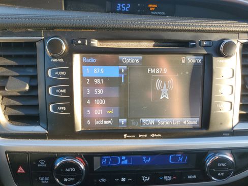 Used 2017 Toyota Highlander Plus image 26