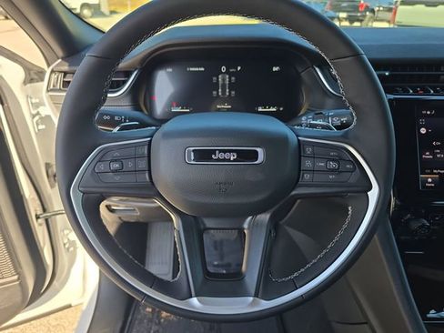 New 2025 Jeep Grand Cherokee Altitude image 25