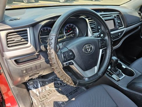 Used 2016 Toyota Highlander LE AWD/4WD image 26