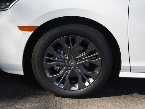 New 2026 Honda Odyssey Touring image 8