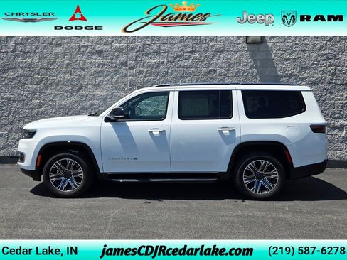 Used 2024 Jeep Wagoneer 4WD w/ Premium Group I image 2