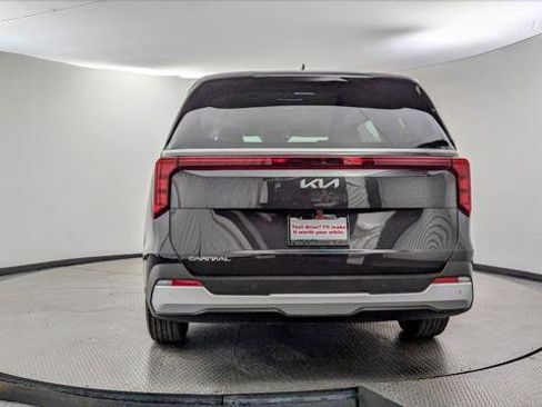 Used 2025 Kia Carnival image 7