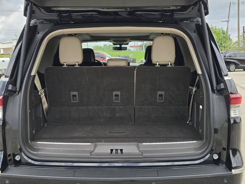 Used 2024 Lincoln Navigator Reserve AWD/4WD image 10