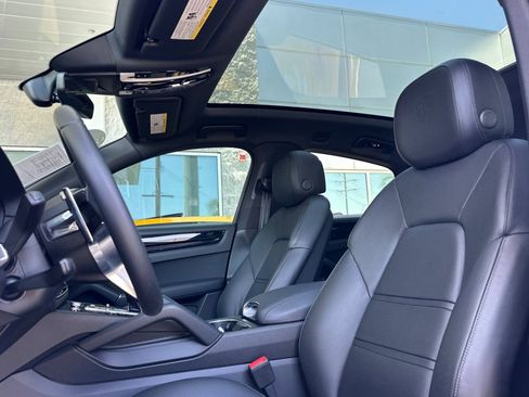 Certified 2023 Porsche Cayenne Coupe AWD/4WD image 5