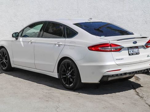 Used 2020 Ford Fusion SE w/ Equipment Group 151A FWD image 4