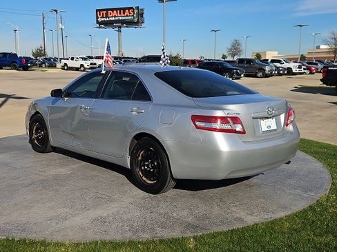 Used 2011 Toyota Camry LE image 4