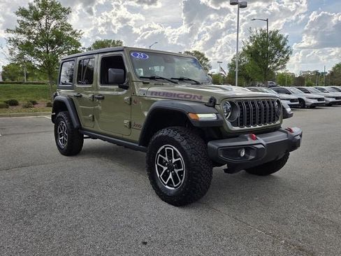 Used 2025 Jeep Wrangler Unlimited Rubicon AWD/4WD image 7