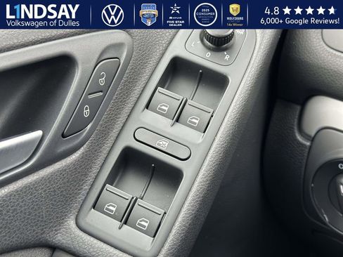 Used 2014 Volkswagen Golf 4-Door image 21