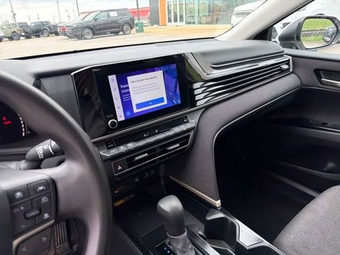 Used 2025 Toyota Camry LE image 34