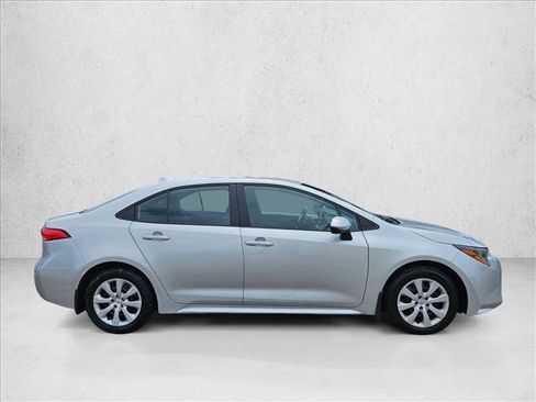 Used 2025 Toyota Corolla LE FWD image 4