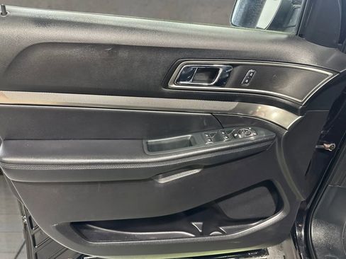 Used 2019 Ford Explorer XLT w/ Equipment Group 202A AWD/4WD image 19