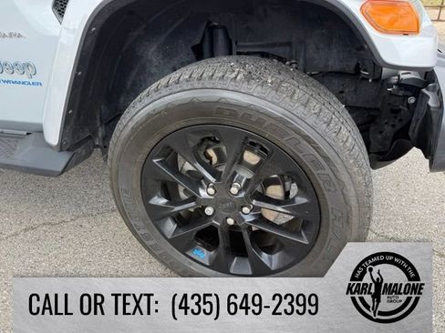 Used 2023 Jeep Wrangler Unlimited Sahara w/ Cold Weather Group AWD/4WD image 9