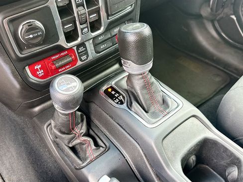 Used 2023 Jeep Wrangler Unlimited Rubicon AWD/4WD image 18