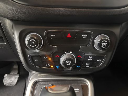 Used 2020 Jeep Compass Latitude image 17