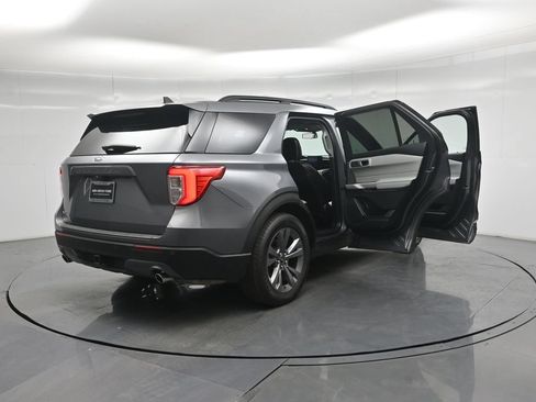 Certified 2021 Ford Explorer XLT w/ Equipment Group 202A RWD image 5