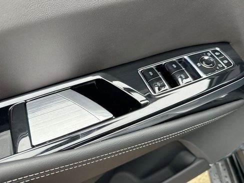 Used 2025 Cadillac Escalade Premium Luxury image 15