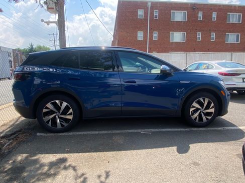 Certified 2025 Volkswagen ID.4 Pro RWD image 2