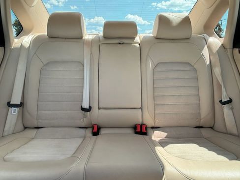 Used 2012 Volkswagen Passat 3.6 SEL Premium image 22