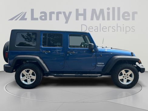 Used 2010 Jeep Wrangler Unlimited Sport AWD/4WD image 6