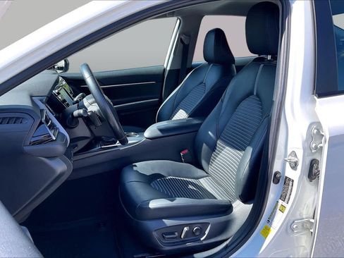 Used 2020 Toyota Camry SE FWD image 7