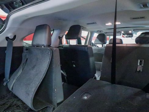Used 2024 Toyota Highlander XLE FWD image 25