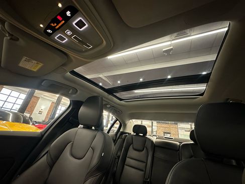 Used 2024 Volvo S60 B5 Core image 28