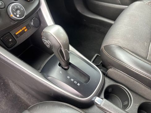 Used 2022 Chevrolet Trax LT w/ LT Convenience Package image 22