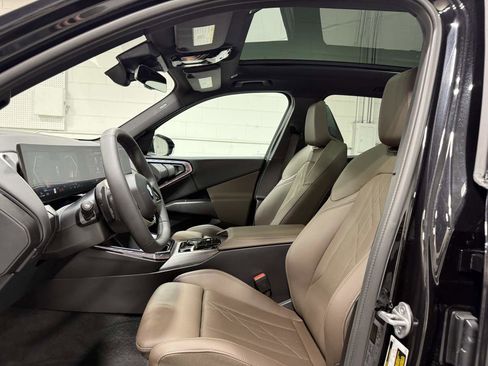 Used 2025 BMW X3 xDrive30i w/ Premium Package image 16