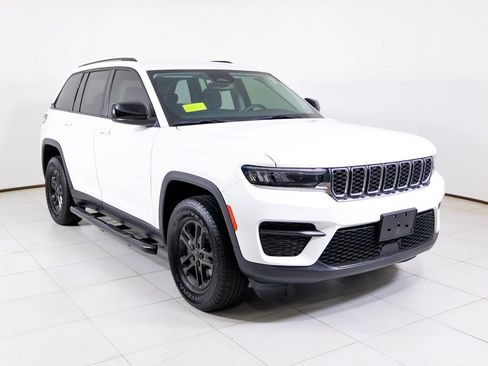 Used 2023 Jeep Grand Cherokee Laredo AWD/4WD image 25