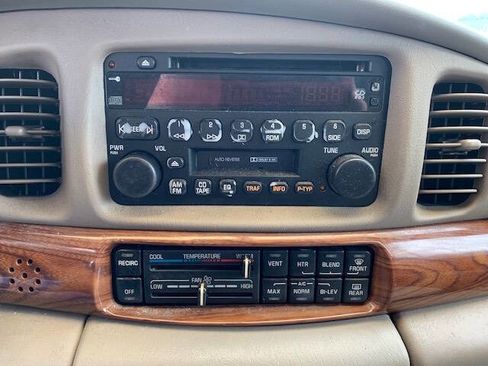 Used 2002 Buick Le Sabre Custom w/ Luxury Pkg image 10