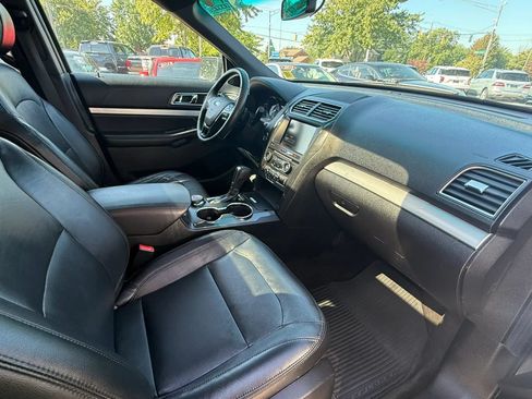 Used 2016 Ford Explorer XLT w/ Equipment Group 202A AWD/4WD image 15