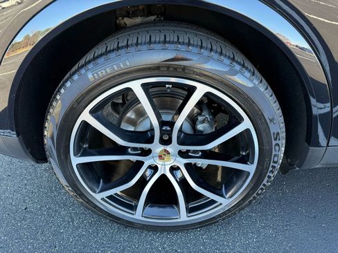 Used 2019 Porsche Cayenne S image 11